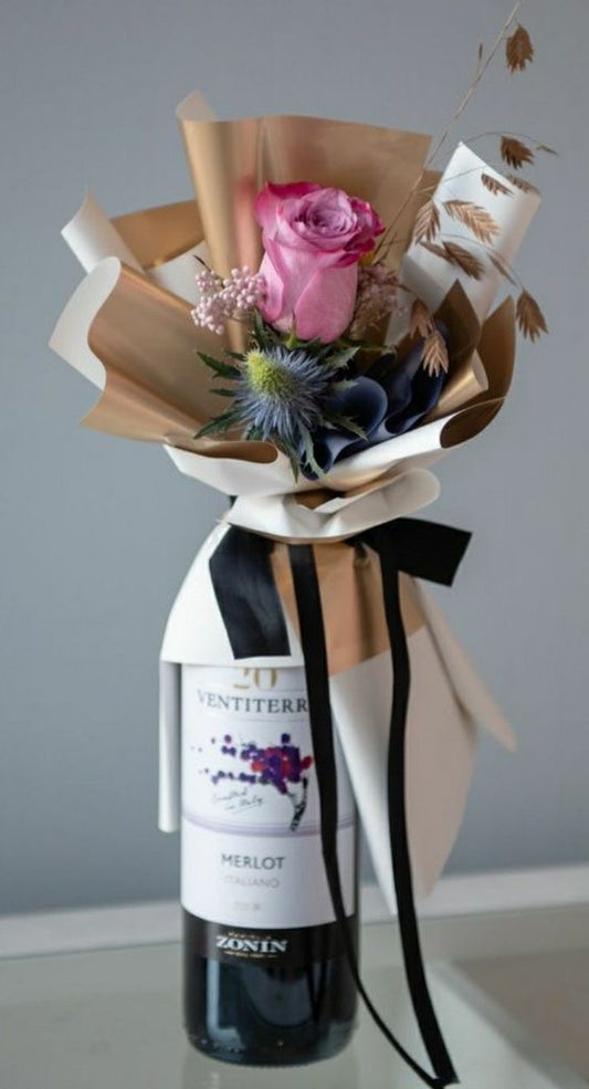 Botella de Vino con Ramo de Flores Personalizado